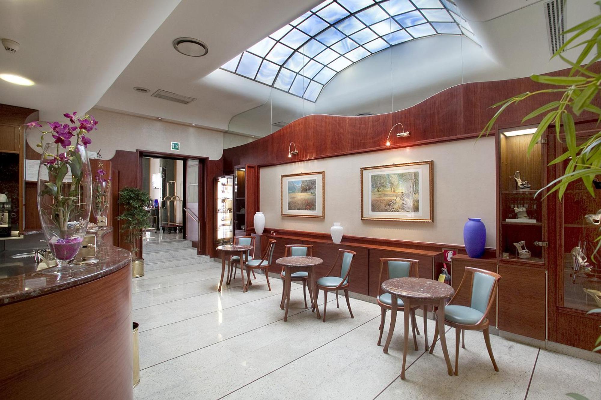 צ'יביטאנובה מארקה Palace Hotel מראה חיצוני תמונה