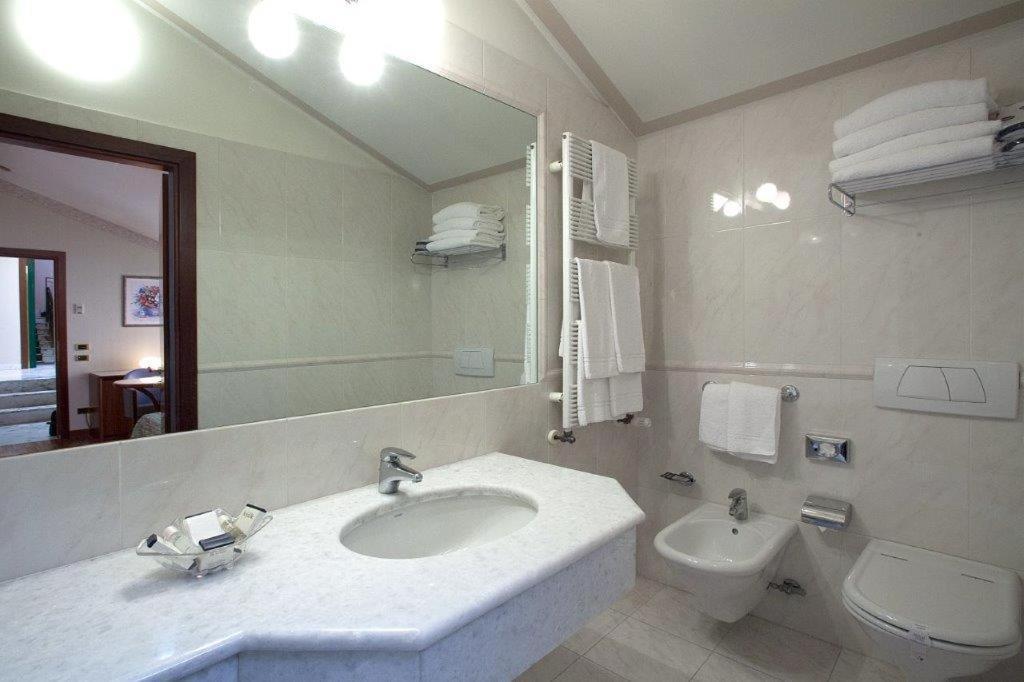צ'יביטאנובה מארקה Palace Hotel מראה חיצוני תמונה