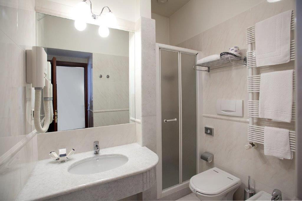 צ'יביטאנובה מארקה Palace Hotel מראה חיצוני תמונה