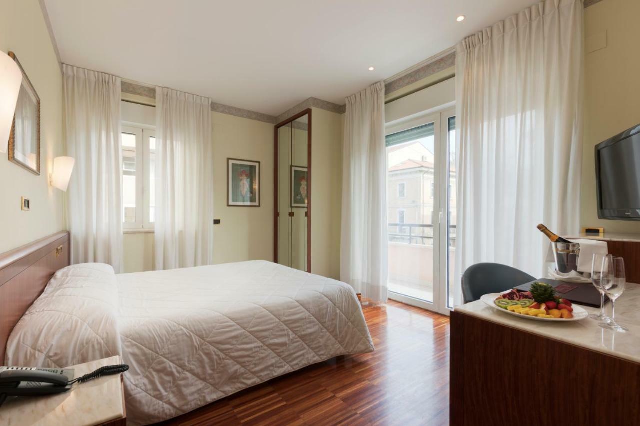 צ'יביטאנובה מארקה Palace Hotel מראה חיצוני תמונה