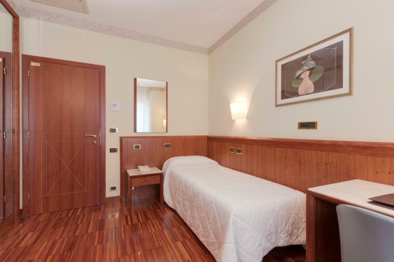 צ'יביטאנובה מארקה Palace Hotel מראה חיצוני תמונה